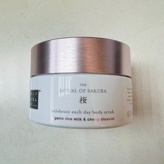 （分類：）位於 。 由 eillek_712 提交（商品編號 1202561026，圖片 1）。簡介： 。