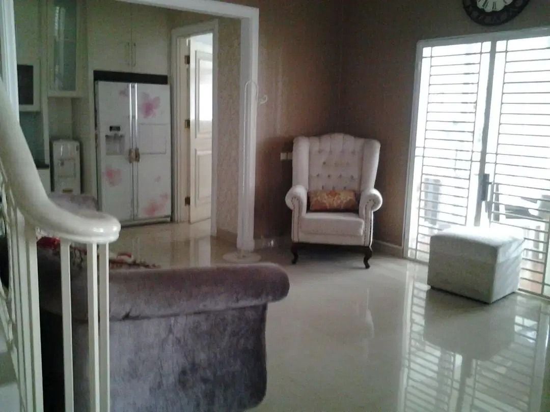 Rumah Mewah di Perumahan Less Belles Tangerang Selatan, Properti