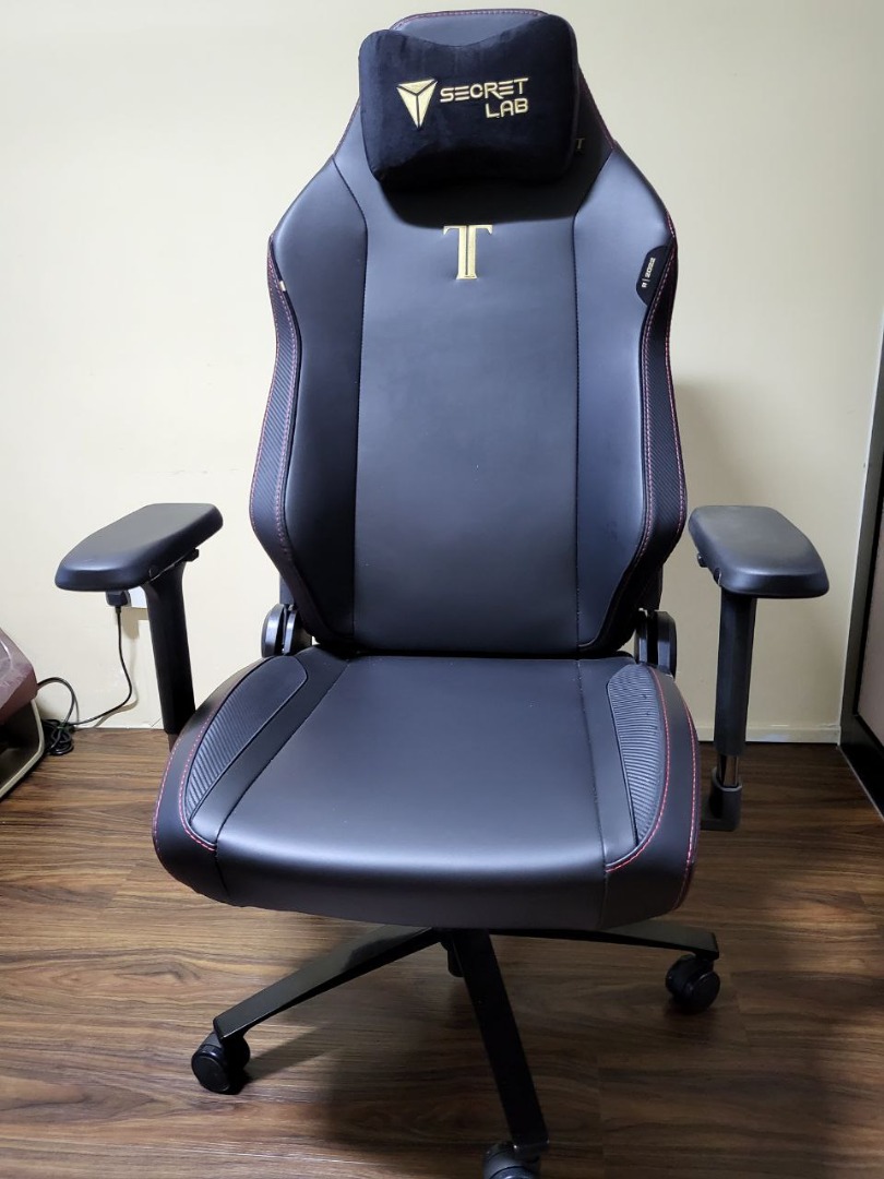 Secret Lab Titan Evo Gaming Chair, Furniture & Home Living, Furniture
