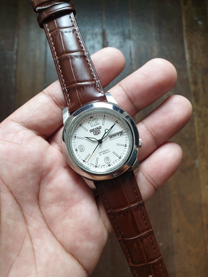 Seiko 5 white dial, Men's Fashion, Watches & Accessories, Watches on  Carousell