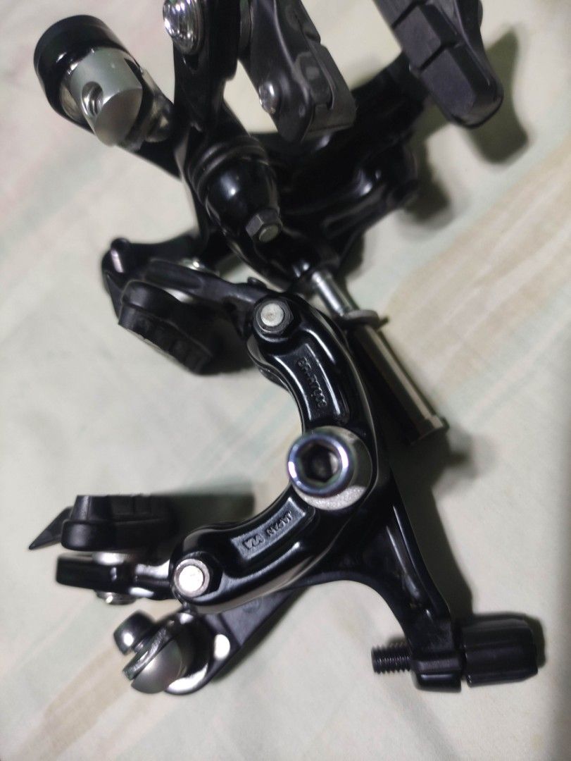 SHIMANO 105 BRAKES R7000 PAIR, Sports Equipment, Bicycles & Parts