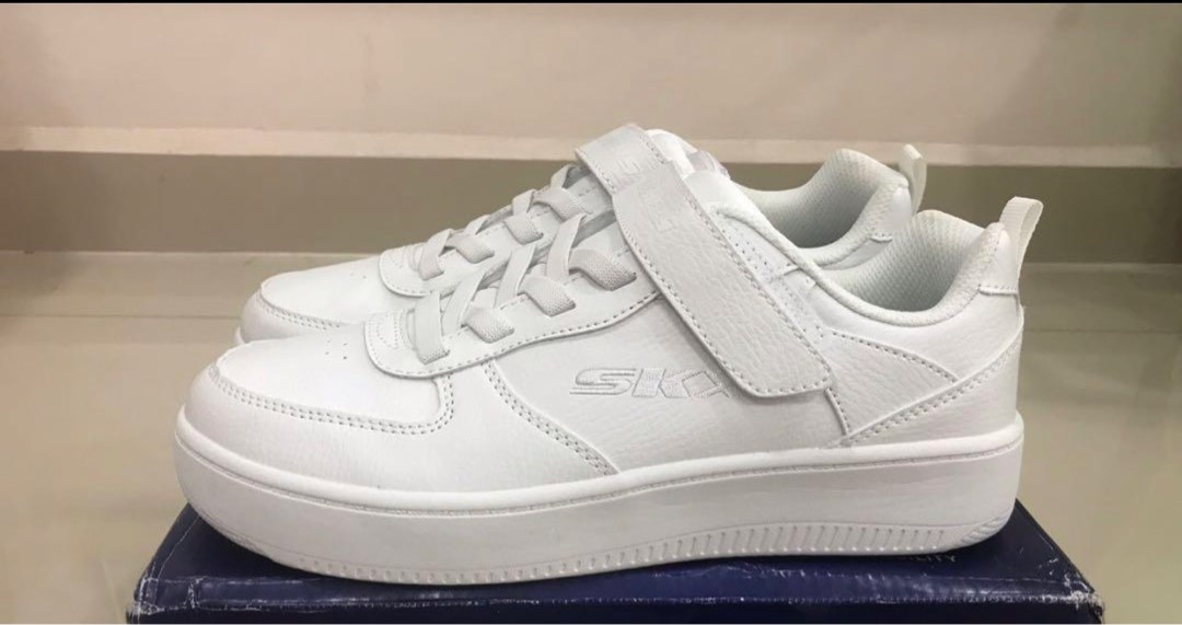 sketchers white tennis shoes