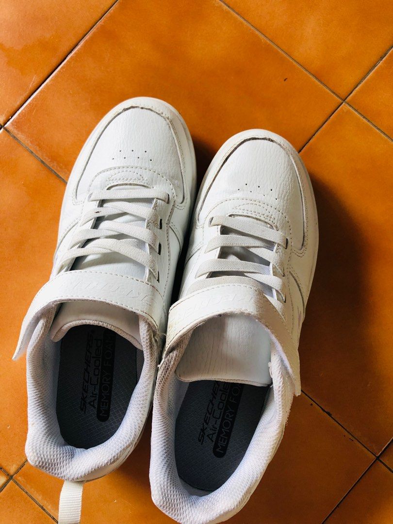 sketchers white tennis shoes