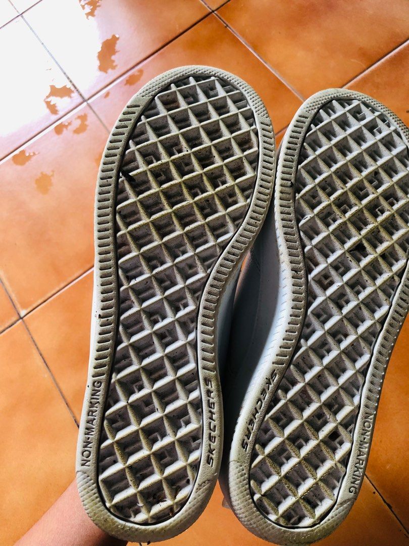 sketchers white tennis shoes