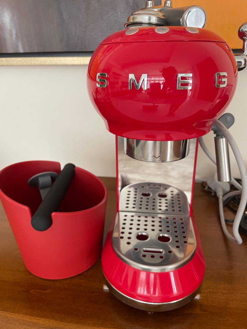 Smeg coffee machine and knock box, TV & Home Appliances, Kitchen
