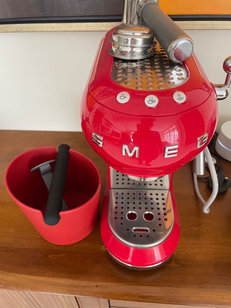 Smeg coffee machine and knock box, TV & Home Appliances, Kitchen