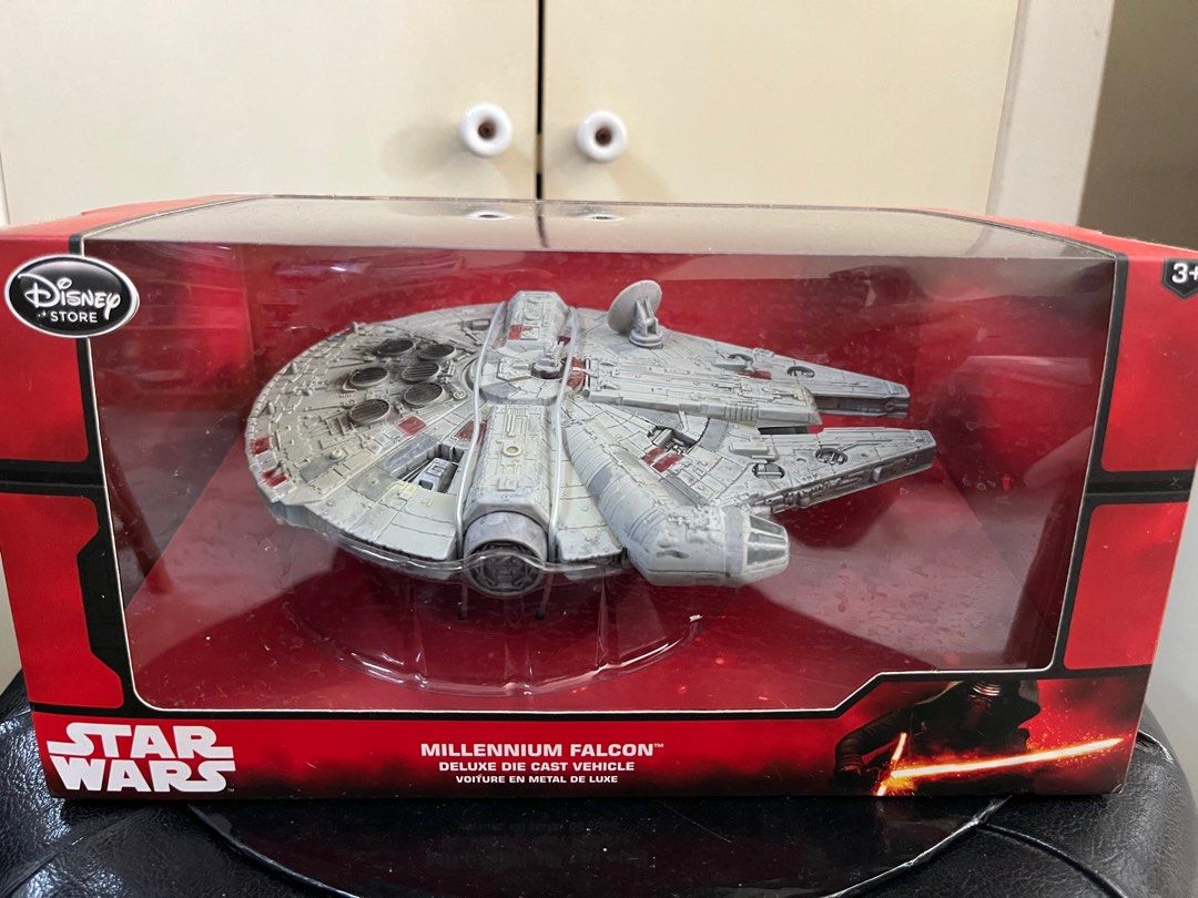 Millennium falcon disney store store