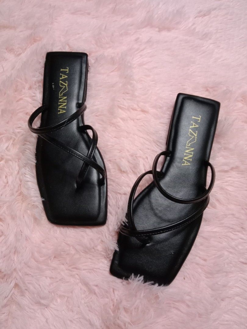Repriced! Tazanna Flats (Category: Flats & Sandals) located in Baguio. Submitted by em.cnds (Listing ID 1202570505, Image 1). Description: Brandnew Size 7 Super comfy, ganda ng fitting See last pic for minimal flaw.