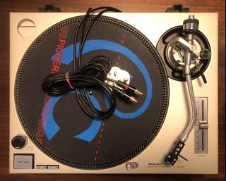 Technics SL1200 Mk2 turntable 