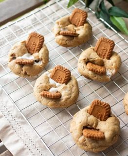 THE.WICKED.OVEN 👩‍🍳 Biscoff Pillow Cookies