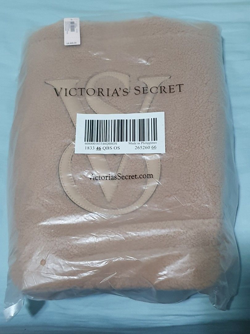 Victoria's Secret Fleece Tote Bag (Brand New), Women's Fashion, Bags &  Wallets, Tote Bags on Carousell