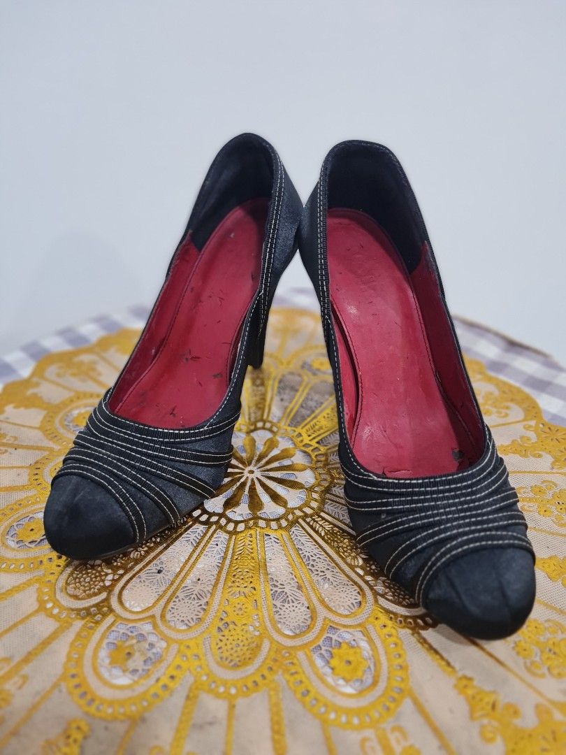 Black heels size 5 clearance