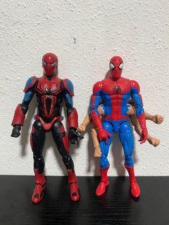 X2 Marvel Legends Spider-Man figurines
