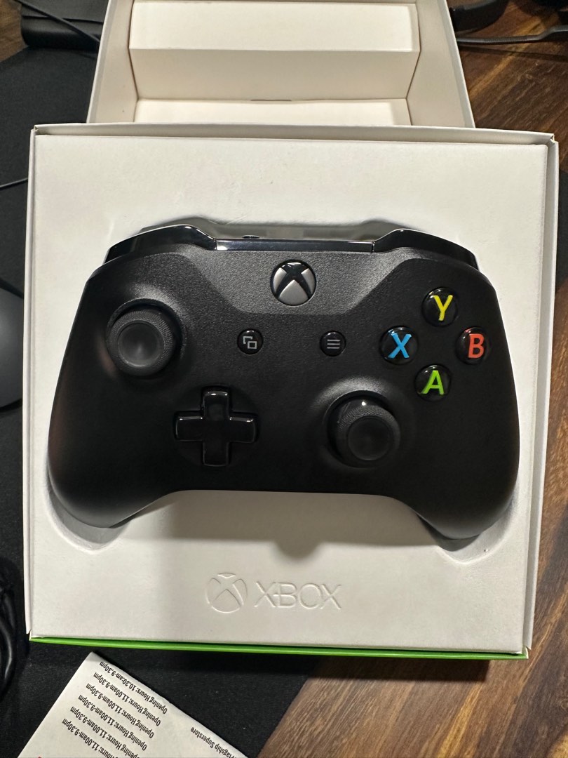 Superstore xbox hot sale one controller