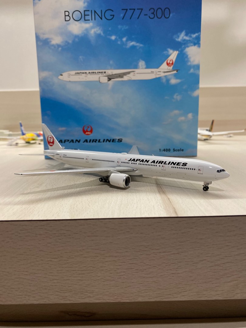 1:400 Phoenix Boeing 777-300 Japan Airlines JA8945, Hobbies