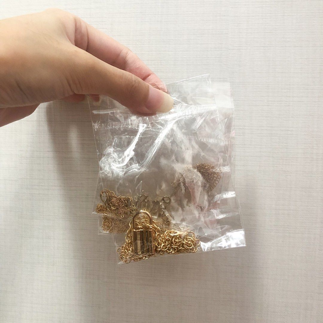 Necklaces (Category: Necklaces) located in Singapore. Submitted by xpastelholic (Listing ID 1202708321, Image 3). Description: ✨ Instock, BNIP Details: •Gold-Rose Gold Colour 1 For $3 2 For $5.