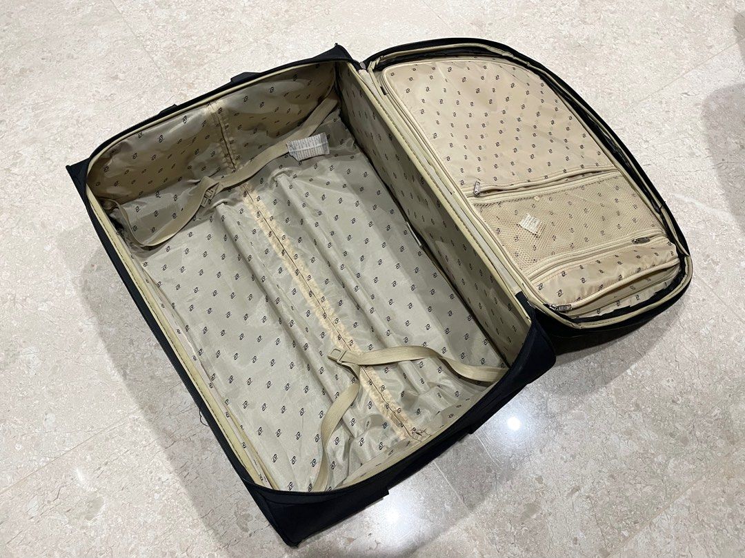 American Tourister large size luggage, Hobbies & Toys, Travel, Luggage