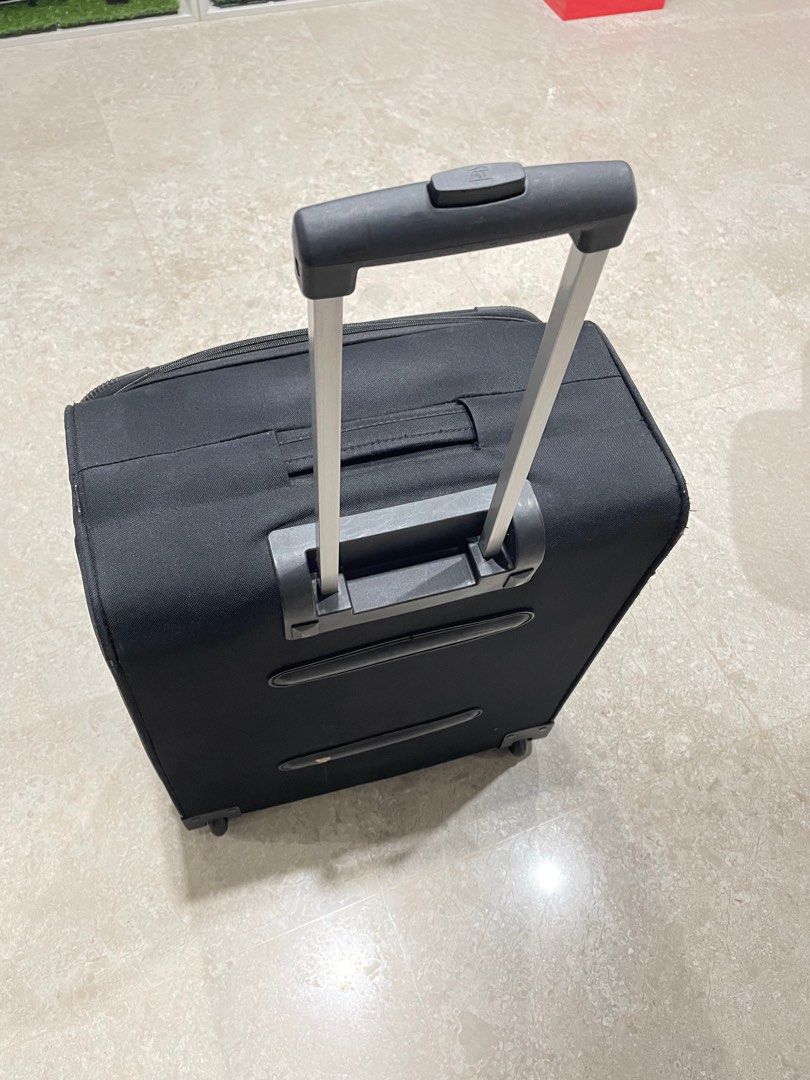 American Tourister large size luggage, Hobbies & Toys, Travel, Luggage