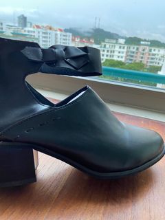 Black boots with back zip
