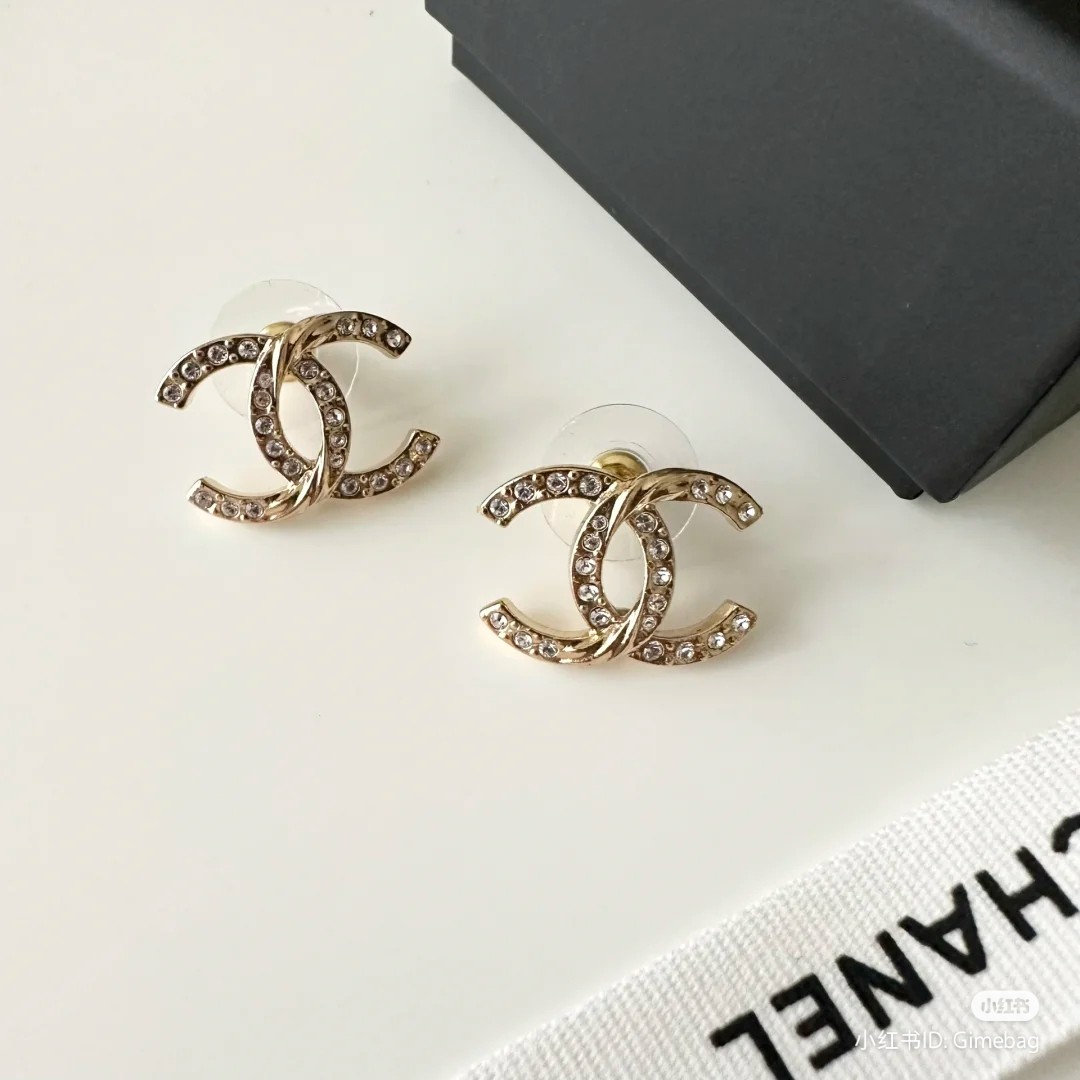 BNIB 23C Chanel Earrings double CC Logo Classic Light Gold