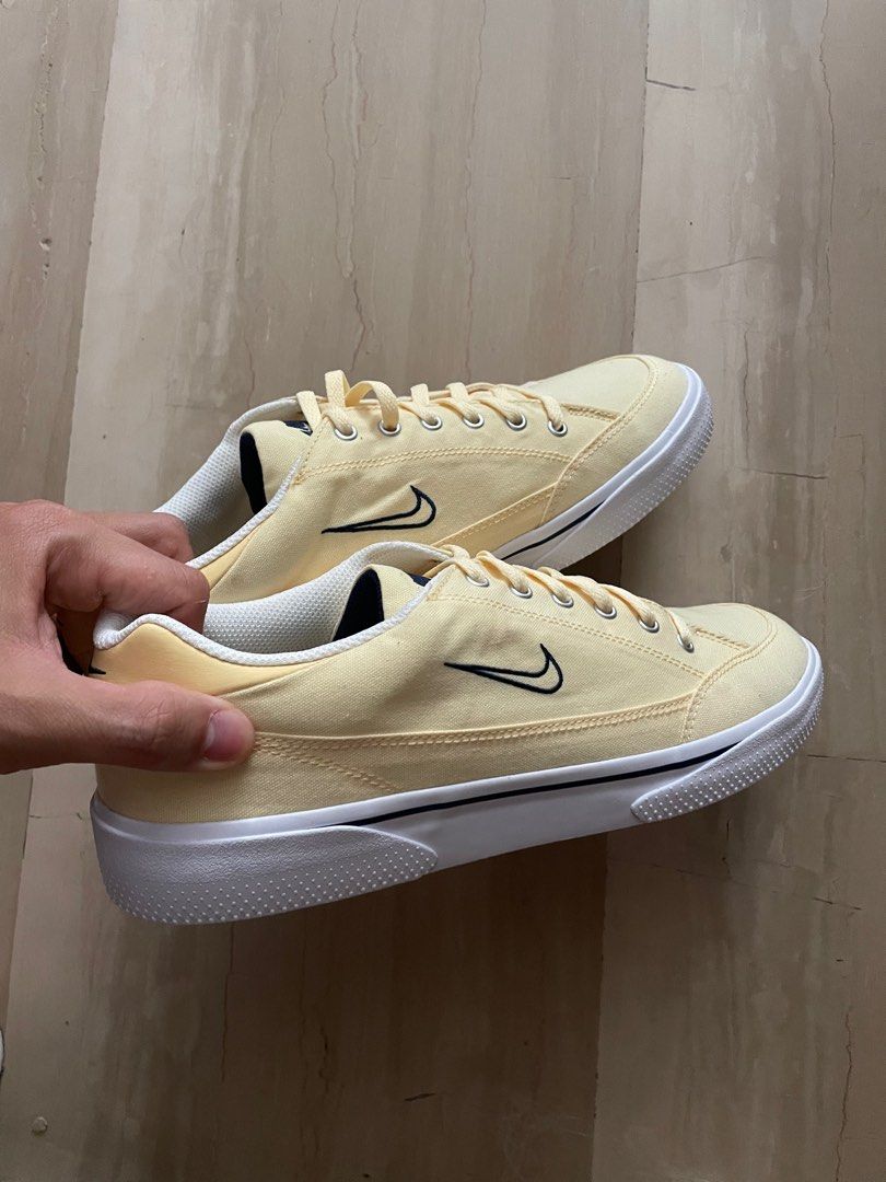 brand new nike sneakers