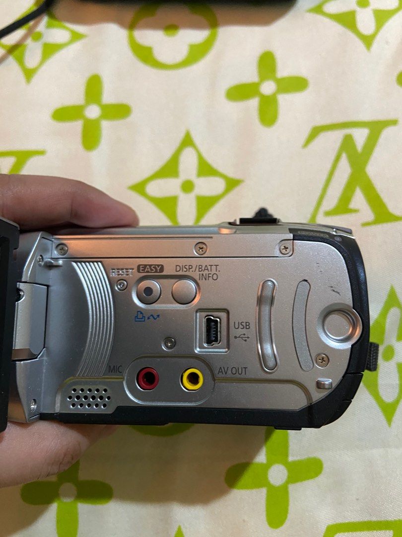 Canon FS100 Video Camcorder Handycam with free Samsung Camcorder