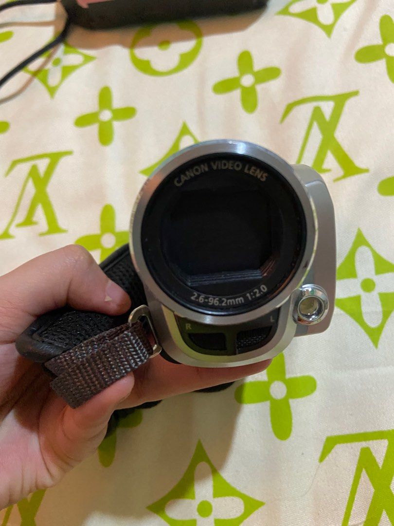 Canon FS100 Video Camcorder Handycam with free Samsung Camcorder