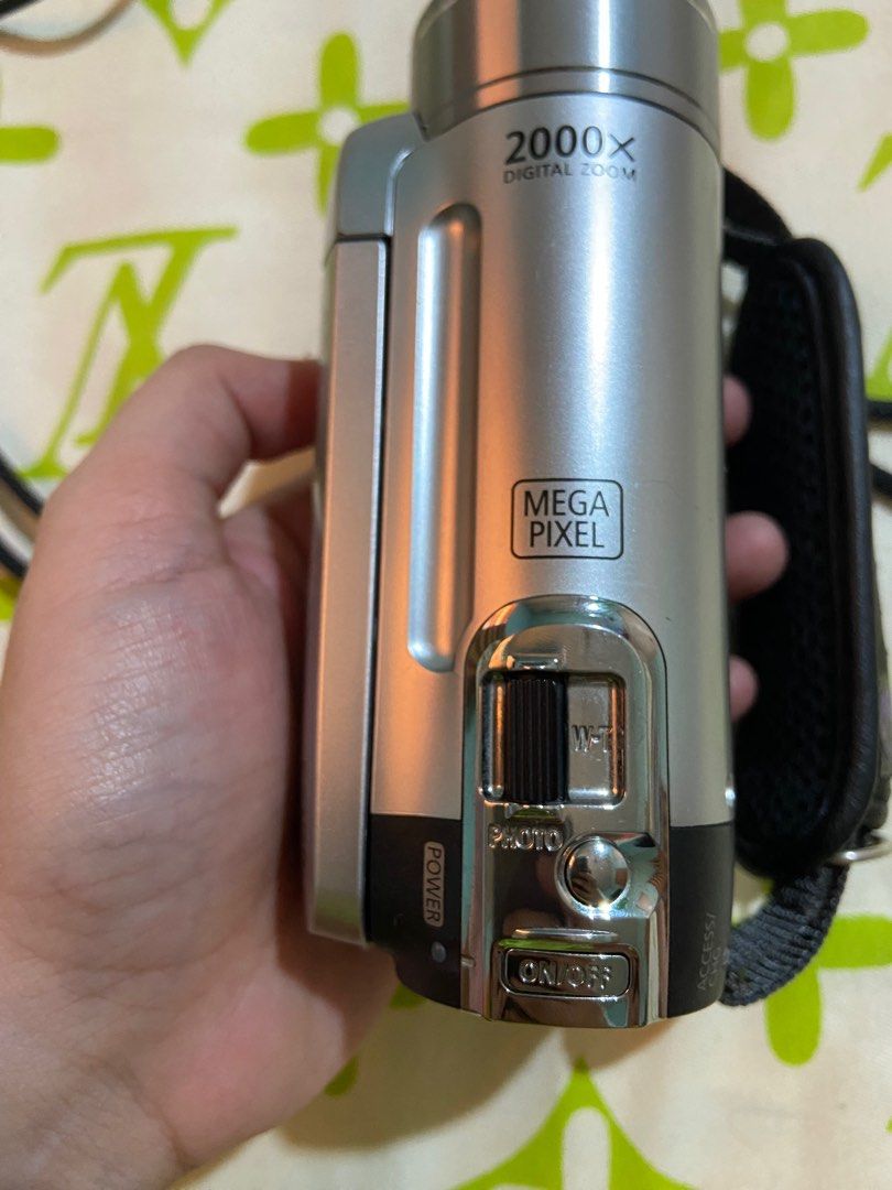 Canon FS100 Video Camcorder Handycam with free Samsung Camcorder