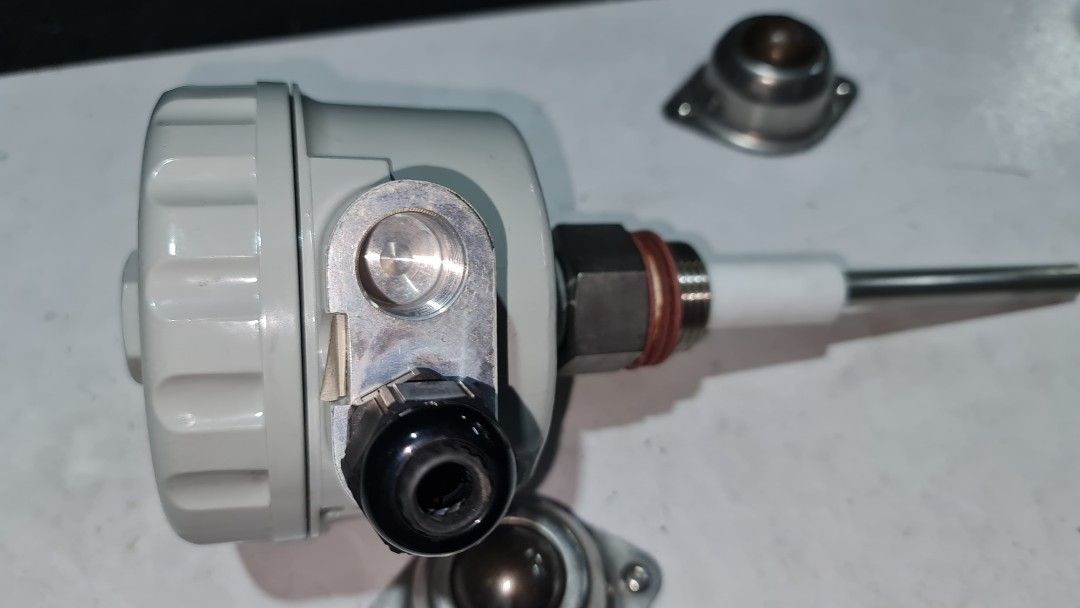 Capacitance Probe (Category: Home Improvement Tools & Accessories) located in Singapore. Submitted by wynn352 (Listing ID 1202779074, Image 3). Description: New capacitance Probe remove from project cancel, oily water separator unit. as good as New,.