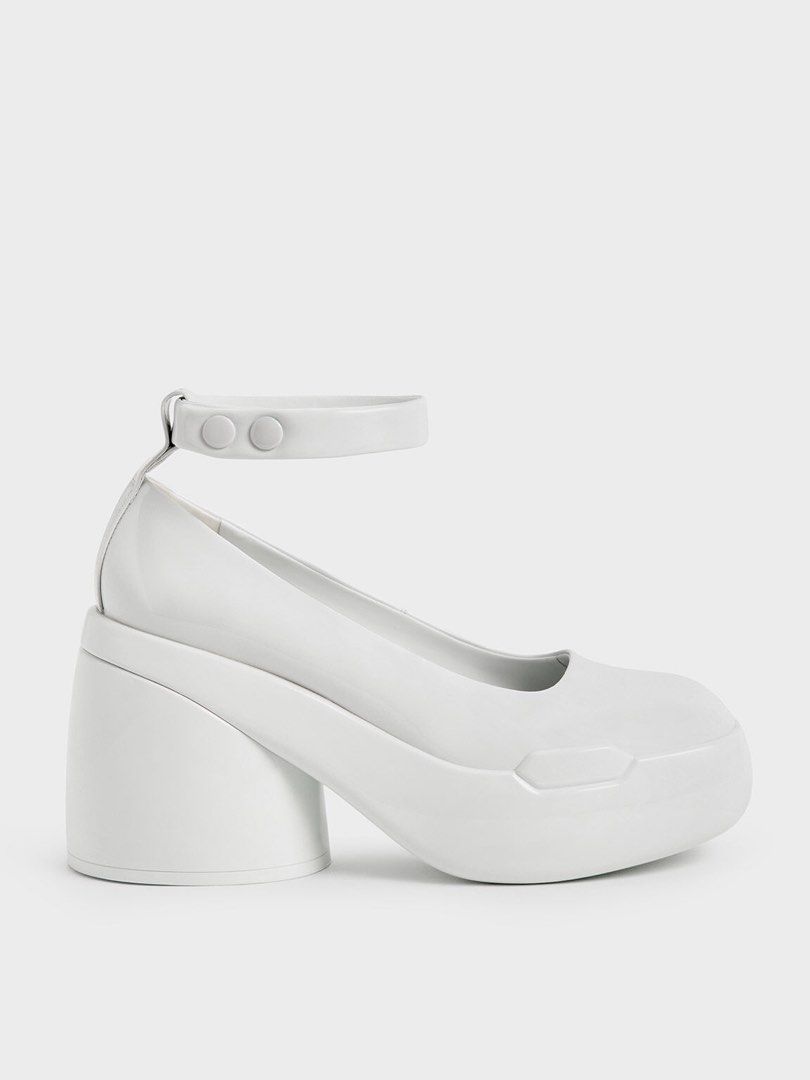 Chunky top white pumps