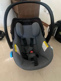 Cleo baby car seat with base