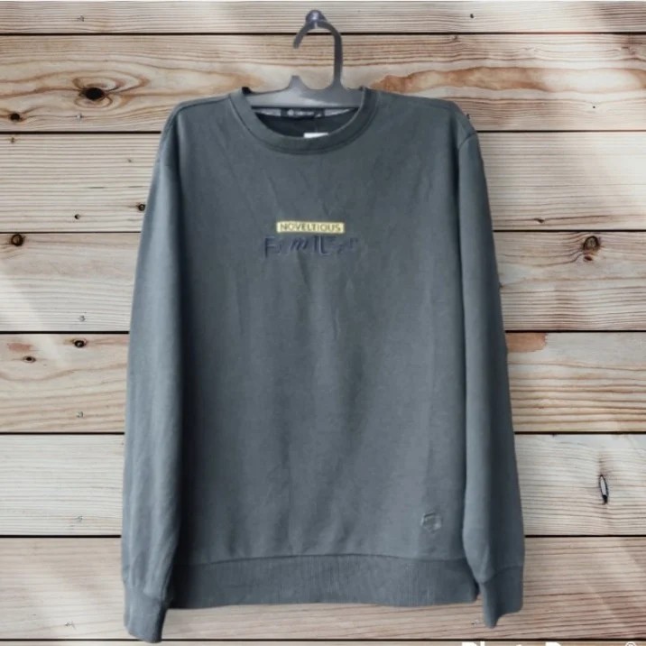 Harbor gray crewneck comfort sweater, Fesyen Pria, Pakaian , Baju Luaran di  Carousell