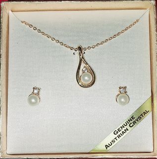 crystal pendant and earrings