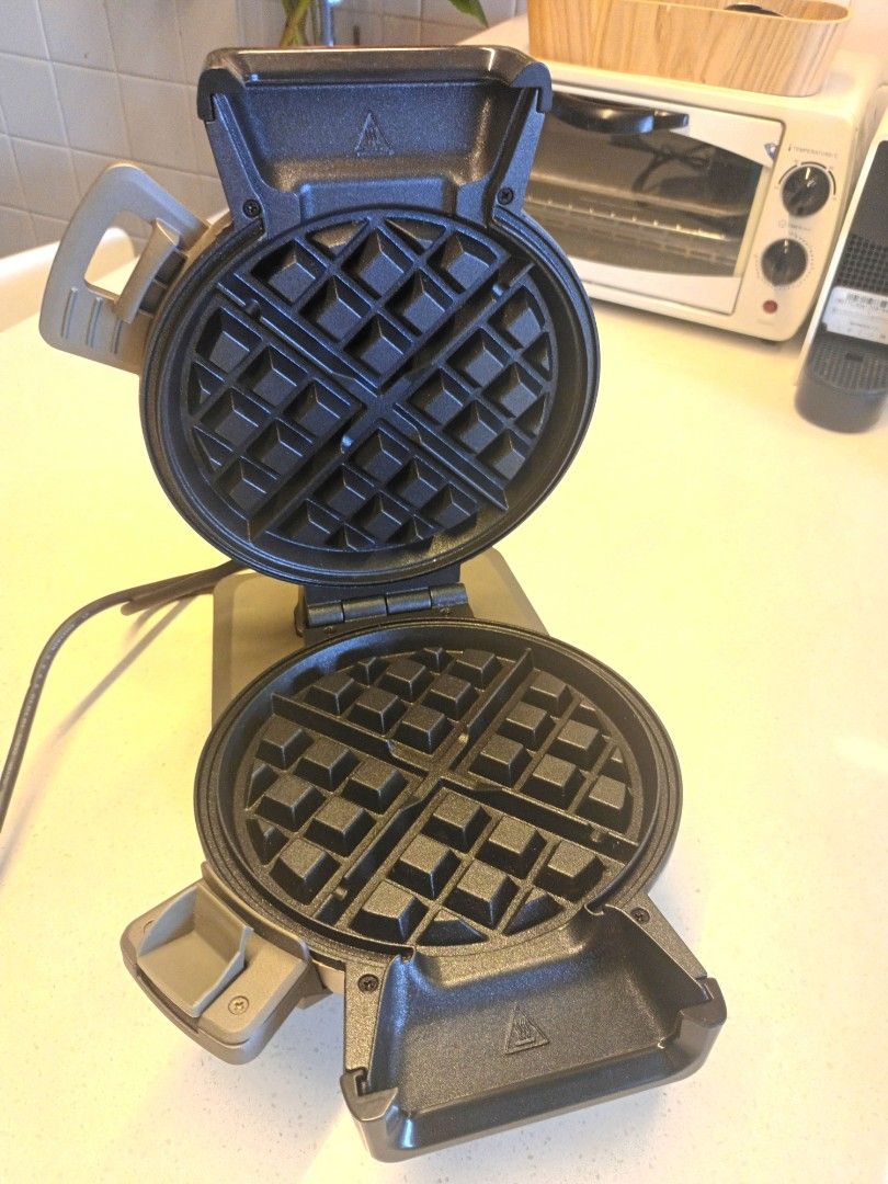 Cuisinart Waffle Maker (vertical), Furniture & Home Living, Kitchenware