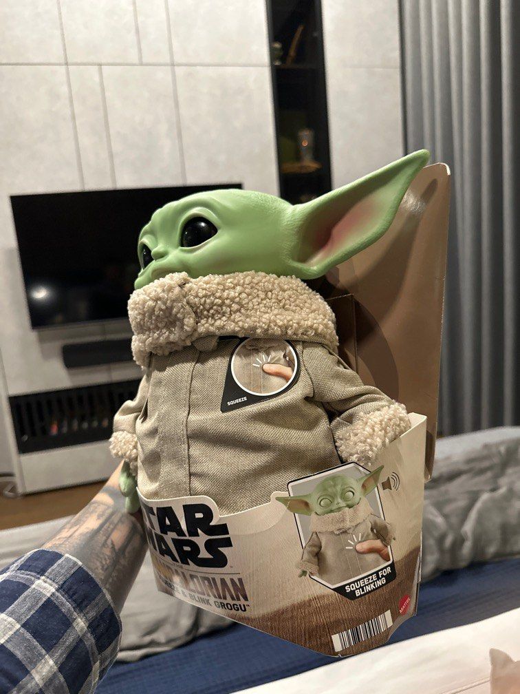 Star Wars The Mandalorian Baby Yoda Squeeze Blink Grogu STAR WARS