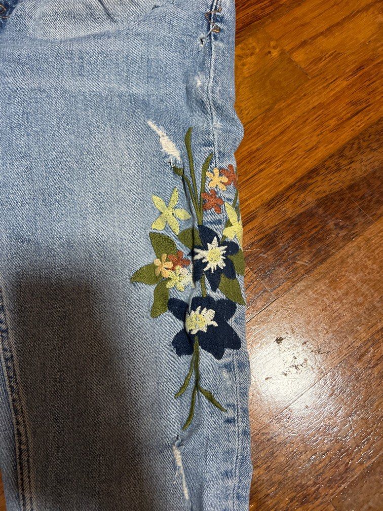 Embroidered Ripped Jeans