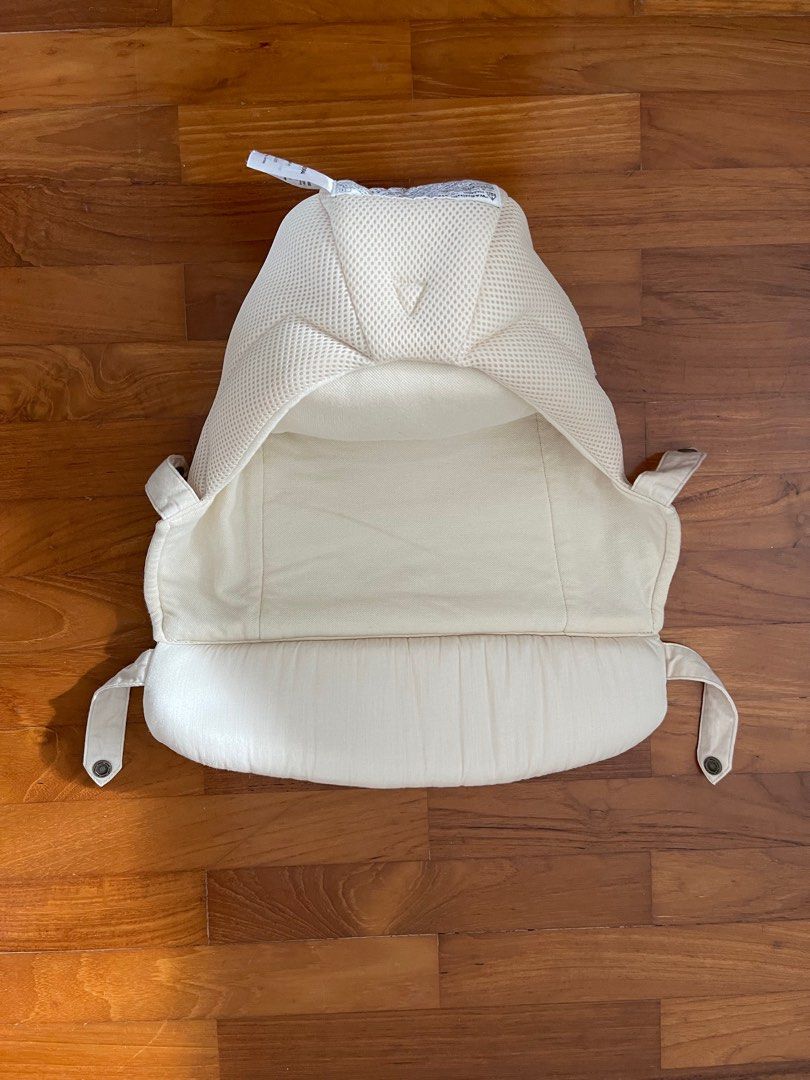 Ergobaby 360 Carrier with infant insert, Babies & Kids, Going Out