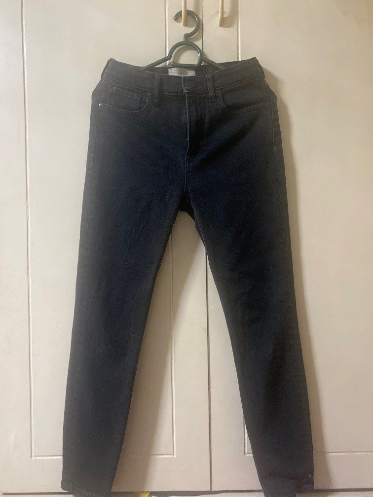 Everlane Ankle Skinny Jeans (Category: Jeans) located in Quezon City. Submitted by chilltrain (Listing ID 1202873649, Image 2). Description: Waist line size 27 Free shipping within Metro Manila.