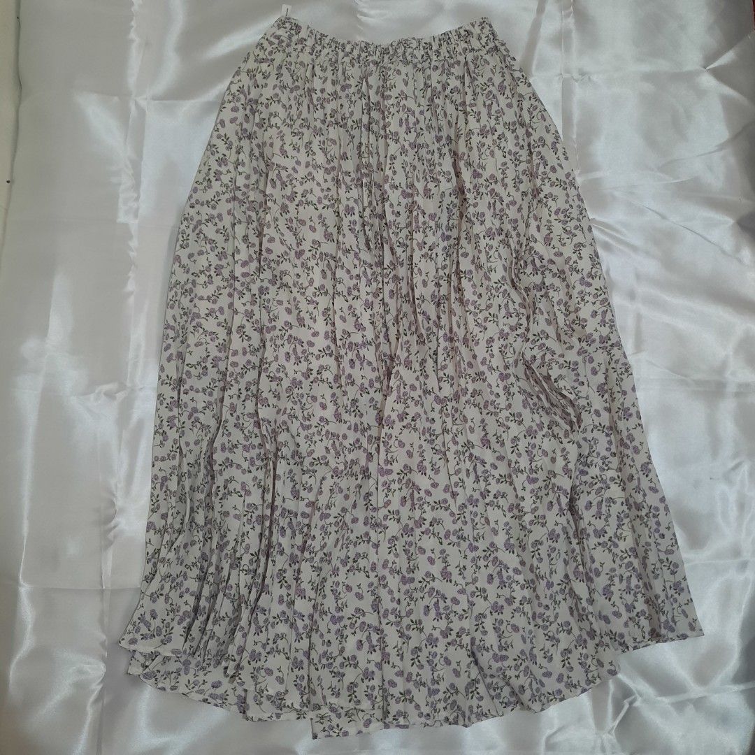 Flowy Floral Pleated Maxi Skirt with inner lining, Women's Fashion, Bottoms, Skirts on Carousell
