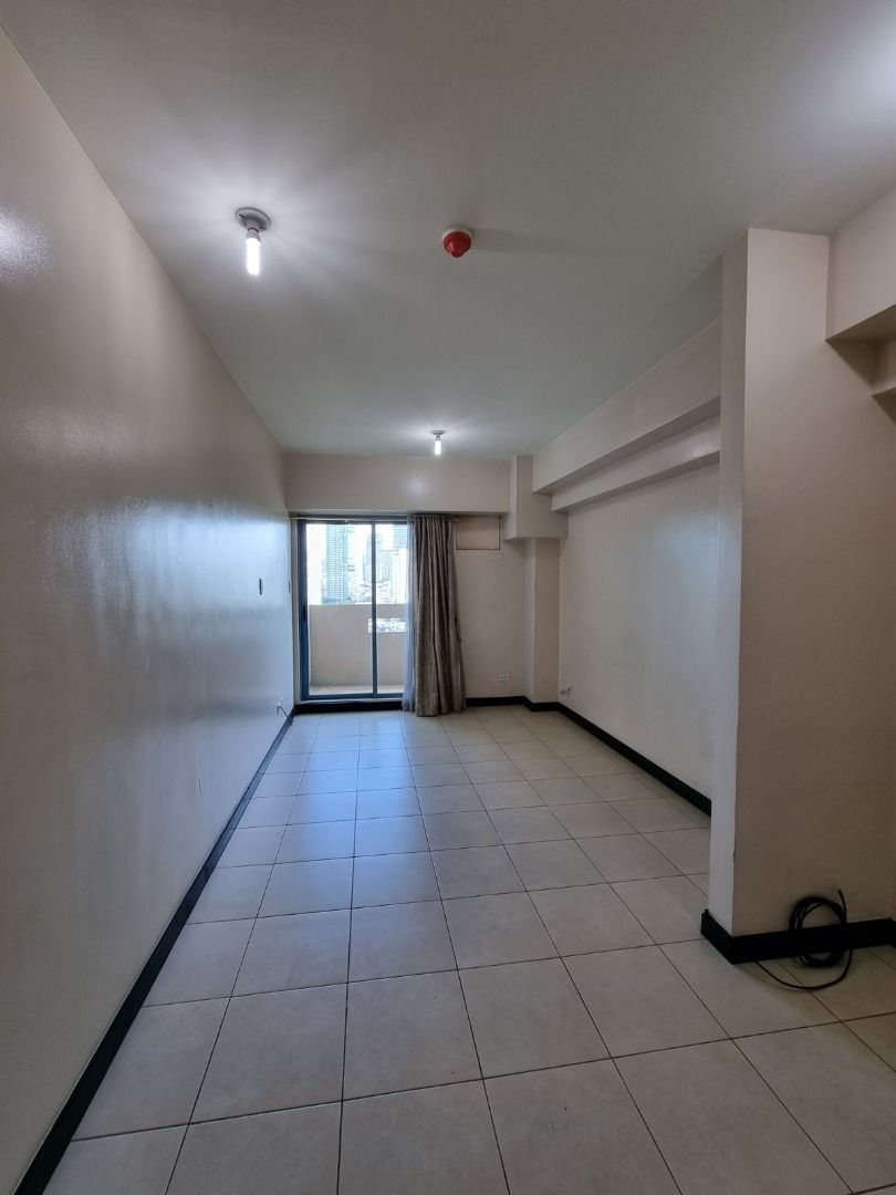 FOR SALE!!! STUDIO TYPE UNIT IRIS TOWER, TIVOLI GARDEN RESIDENCES