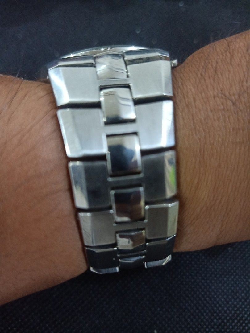 Guess pilot chronograph (Category: Men's Watches) located in Las Pinas. Submitted by quick_deals_great_finds2 (Listing ID 1202864615, Image 3). Description: original good working condition quartz chronograph 40mm fully functional with battery sweeping seconds like automatic.