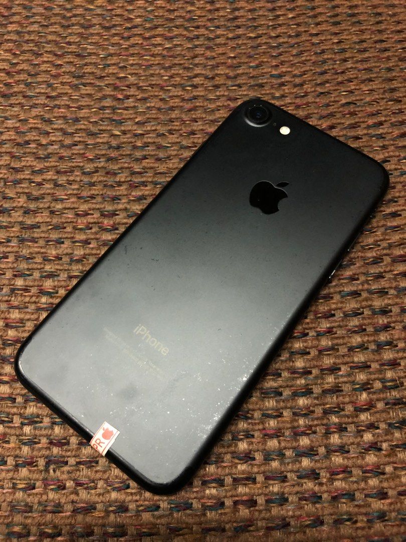 Iphone 7 - 32gb (98% Battery Health) (Category: iPhone 7 Series) located in Manila. Submitted by paolo_cristobal (Listing ID 1202834742, Image 2). Description: Iphone 7 - 32gb 98% Battery Health Apps run smoothly With tempered glass (slight cracks) Free 4 cases With box and pin for sim card.