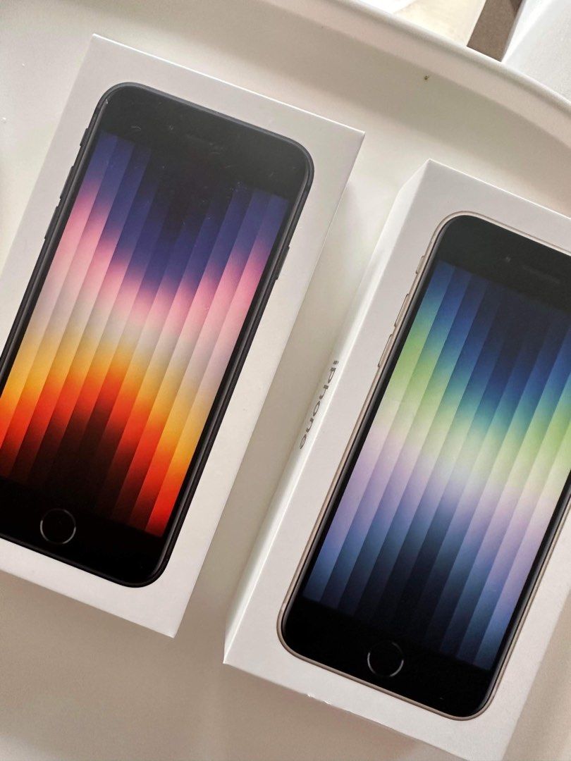iPhone SE 2022 64gb Midnight and Starlight (Category: iPhone SE Series) located in Quezon City. Submitted by dkfmontano (Listing ID 1202895310, Image 1). Description: iPhone SE 2022 2 units 20 each ☺️ negotiable lalo pag binili both 64gb Brand new. Just unboxed to look at the units 1 black 1 white.