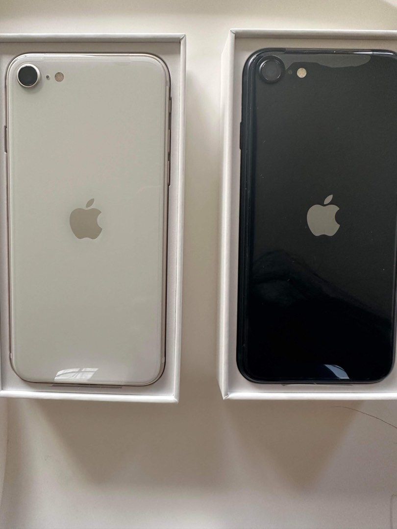 iPhone SE 2022 64gb Midnight and Starlight (Category: iPhone SE Series) located in Quezon City. Submitted by dkfmontano (Listing ID 1202895310, Image 2). Description: iPhone SE 2022 2 units 20 each ☺️ negotiable lalo pag binili both 64gb Brand new. Just unboxed to look at the units 1 black 1 white.