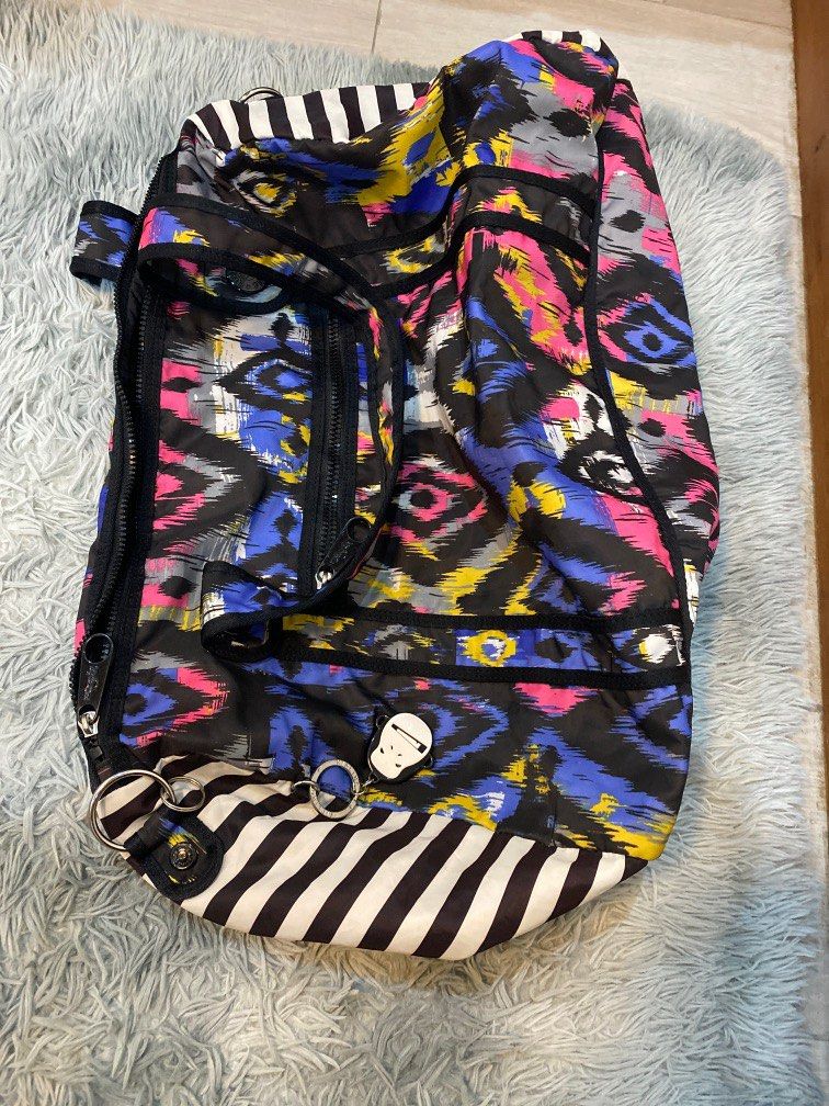 Kipling bag (Category: Beach Bags) located in Quezon City. Submitted by klococo (Listing ID 1202868261, Image 1). Description: zipper is broken but you can still zip it close can fit 7-8kg of clothes good for handcarry 50cm length x 32cm height x23cm width.