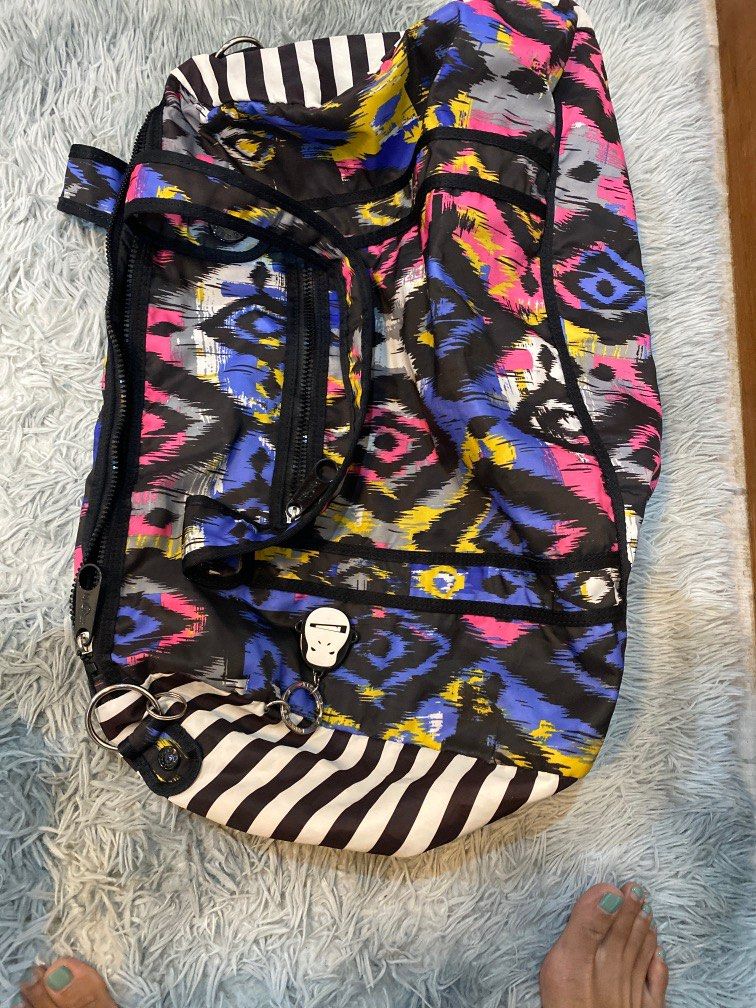 Kipling bag (Category: Beach Bags) located in Quezon City. Submitted by klococo (Listing ID 1202868261, Image 2). Description: zipper is broken but you can still zip it close can fit 7-8kg of clothes good for handcarry 50cm length x 32cm height x23cm width.