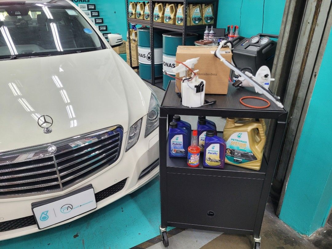 Mercedes Benz E Class E250 (W212) Petronas Syntium 3000 E 5W40 Fully Synthetic Engine Oil