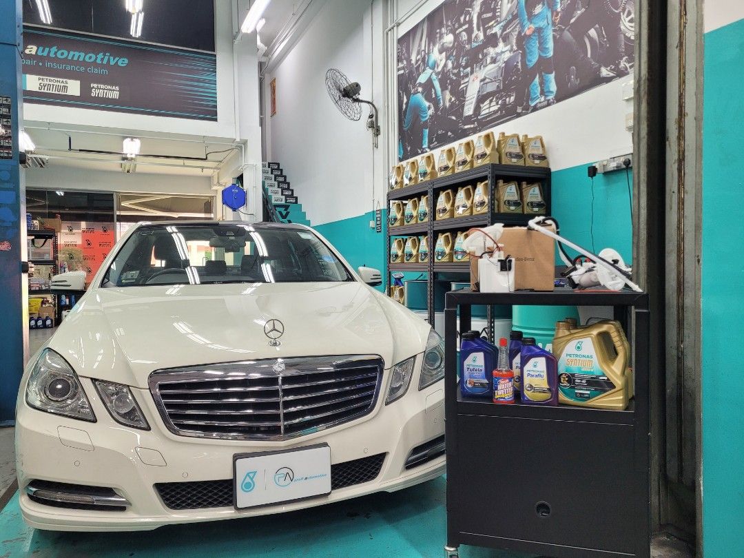Mercedes Benz E Class E250 (W212) Petronas Syntium 3000 E 5W40 Fully