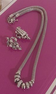 NECKLACE AND VINTAGE CLIP ON EARRINGS
