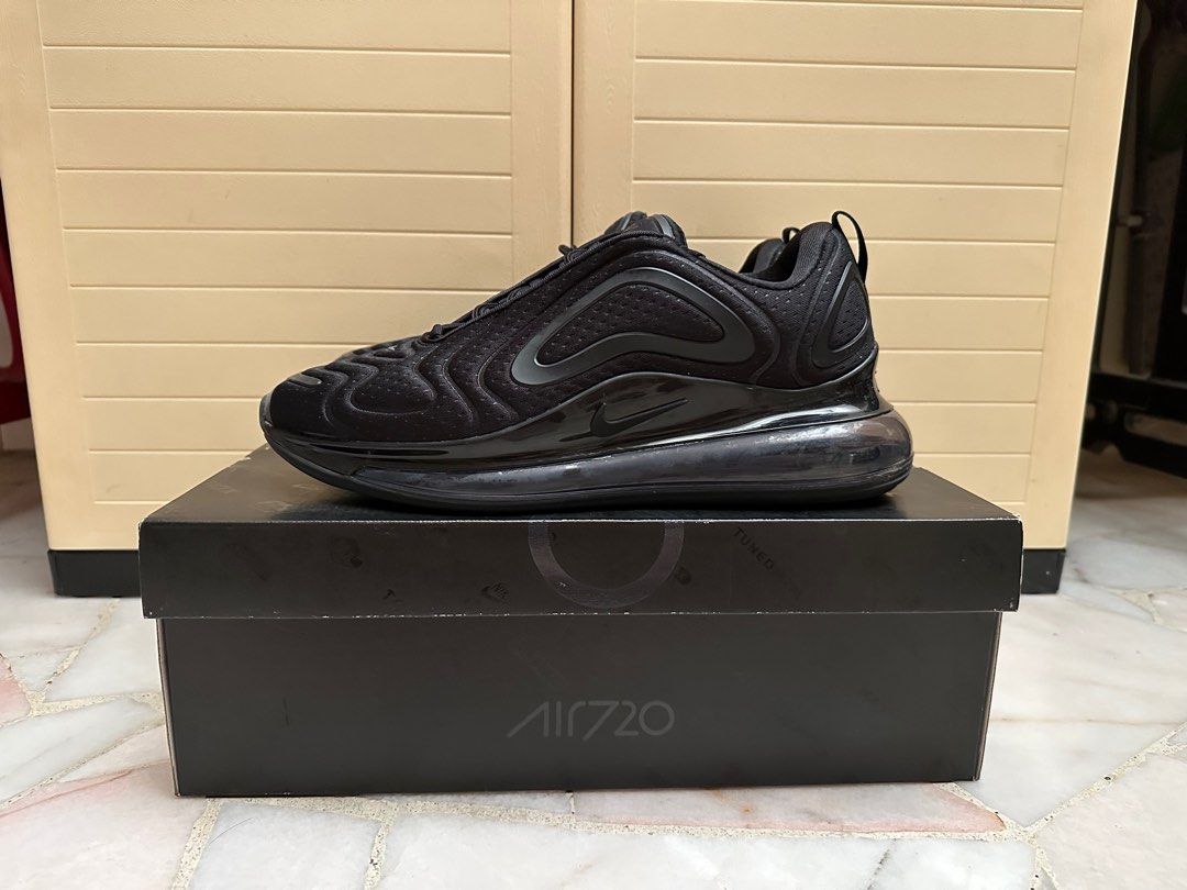 Nike triple black store 720